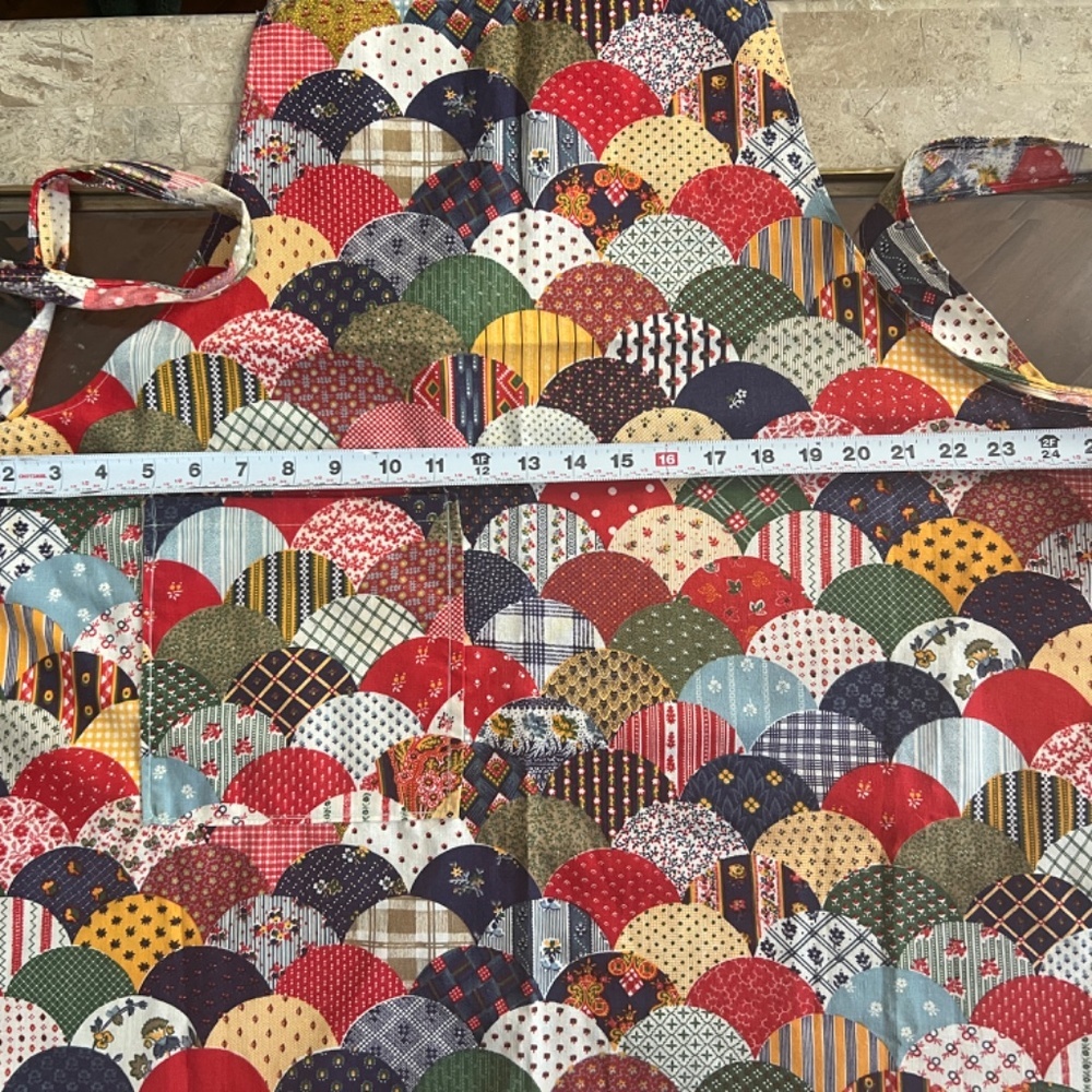 Pachwork looking cotton apron - so cute! - Picture 6 of 9